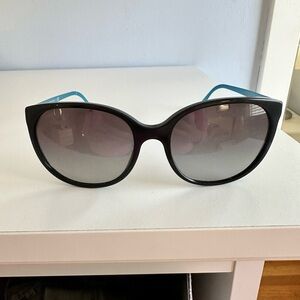 Burberry sunglasseses